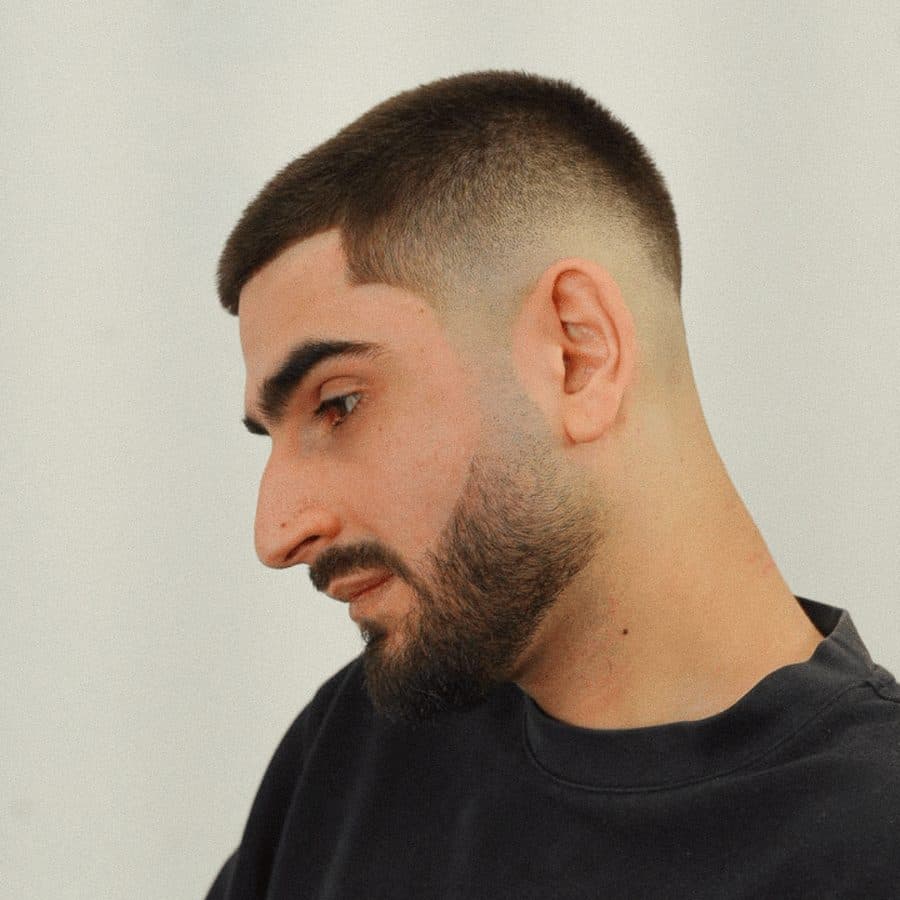 Corte buzz cut con barba